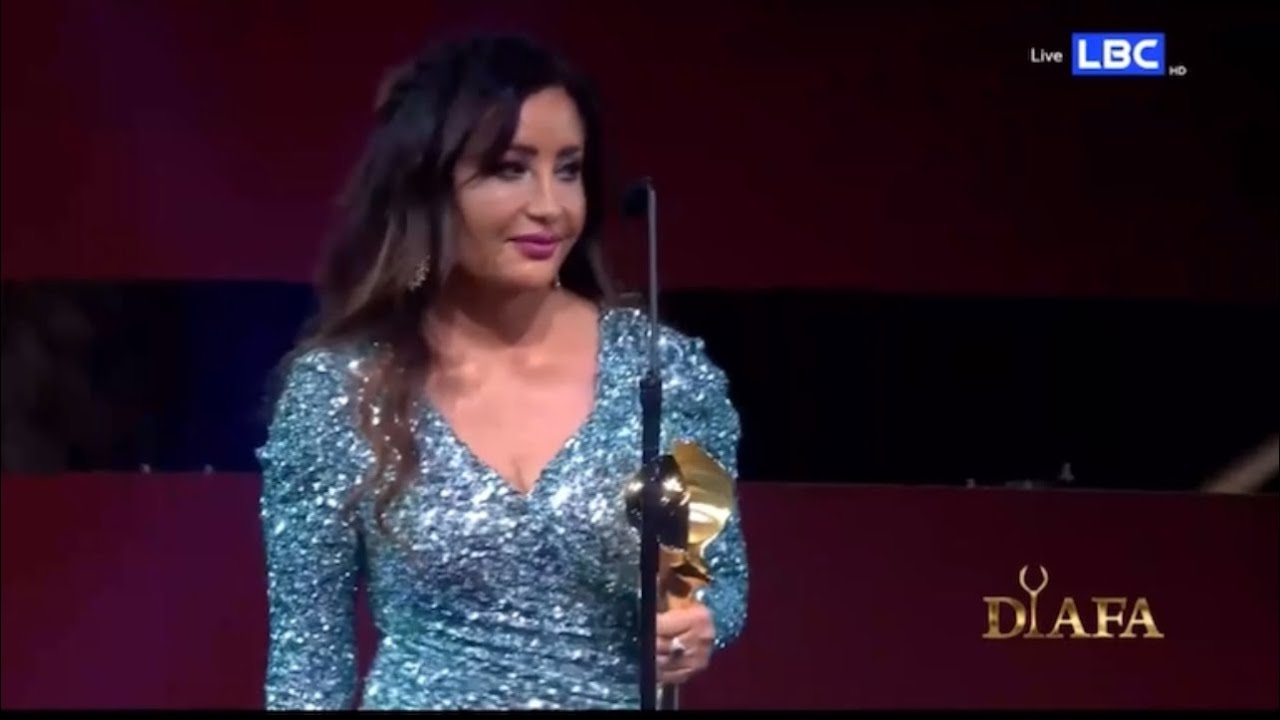تكريم الفنانة لطيفة في مهرجان ضيافة