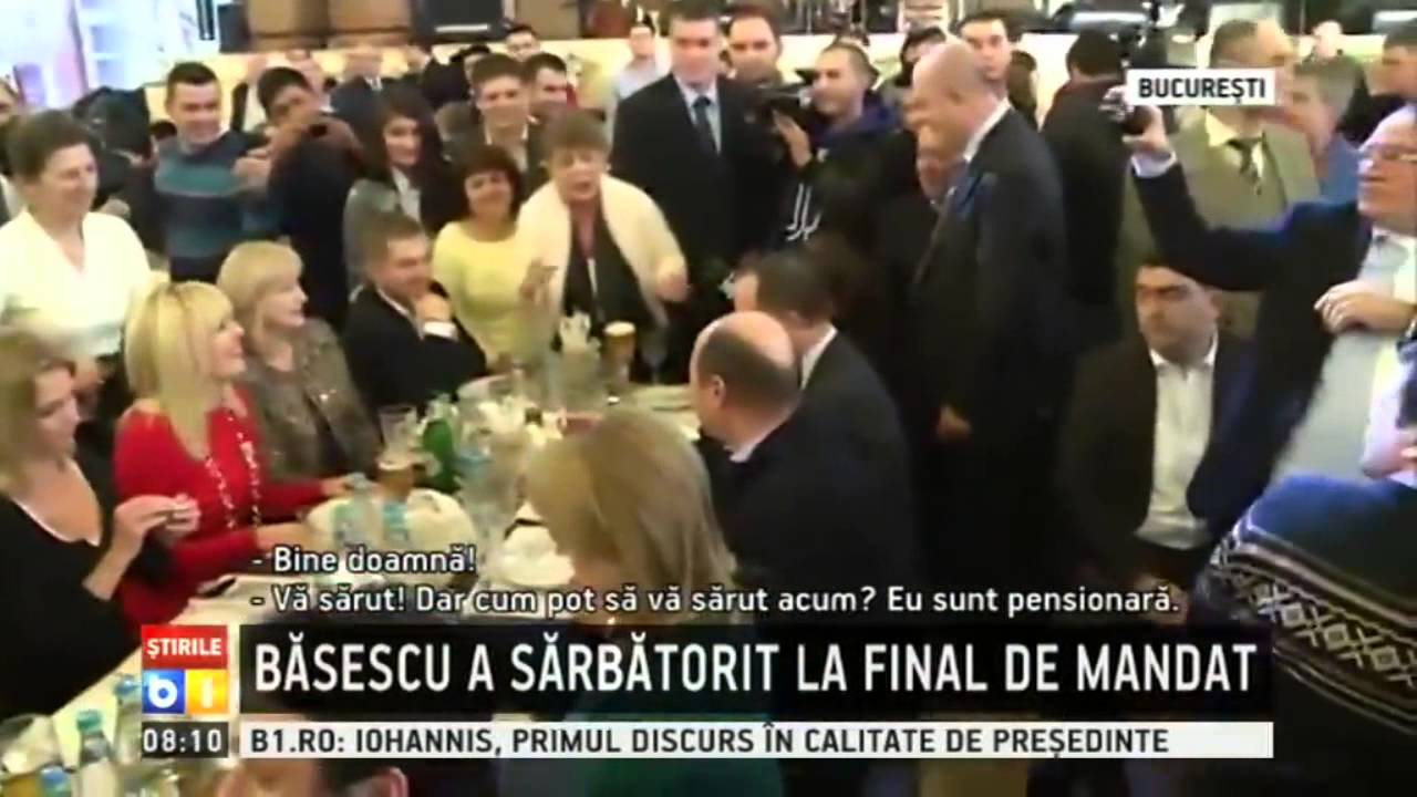 Elena Udrea i-a cantat lui Traian Basescu, la petrecerea de om liber