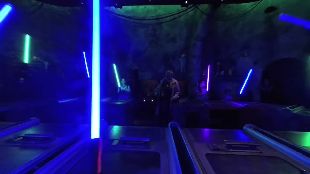 Disney World Hollywood Studios - Savi’s Workshop Star Wars Lightsaber Build Experience (Insta360 X4)