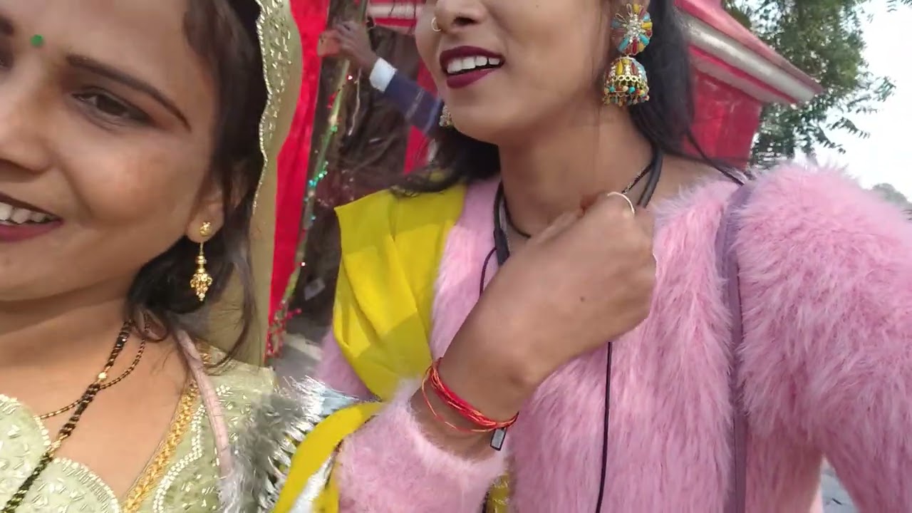 खुशबू रानी और कुसुम जी जो की भाभी निशान लेकर जा रहे हैं गौरी शंकर धाम मंदिर पूरा ब्लॉक वीडियो