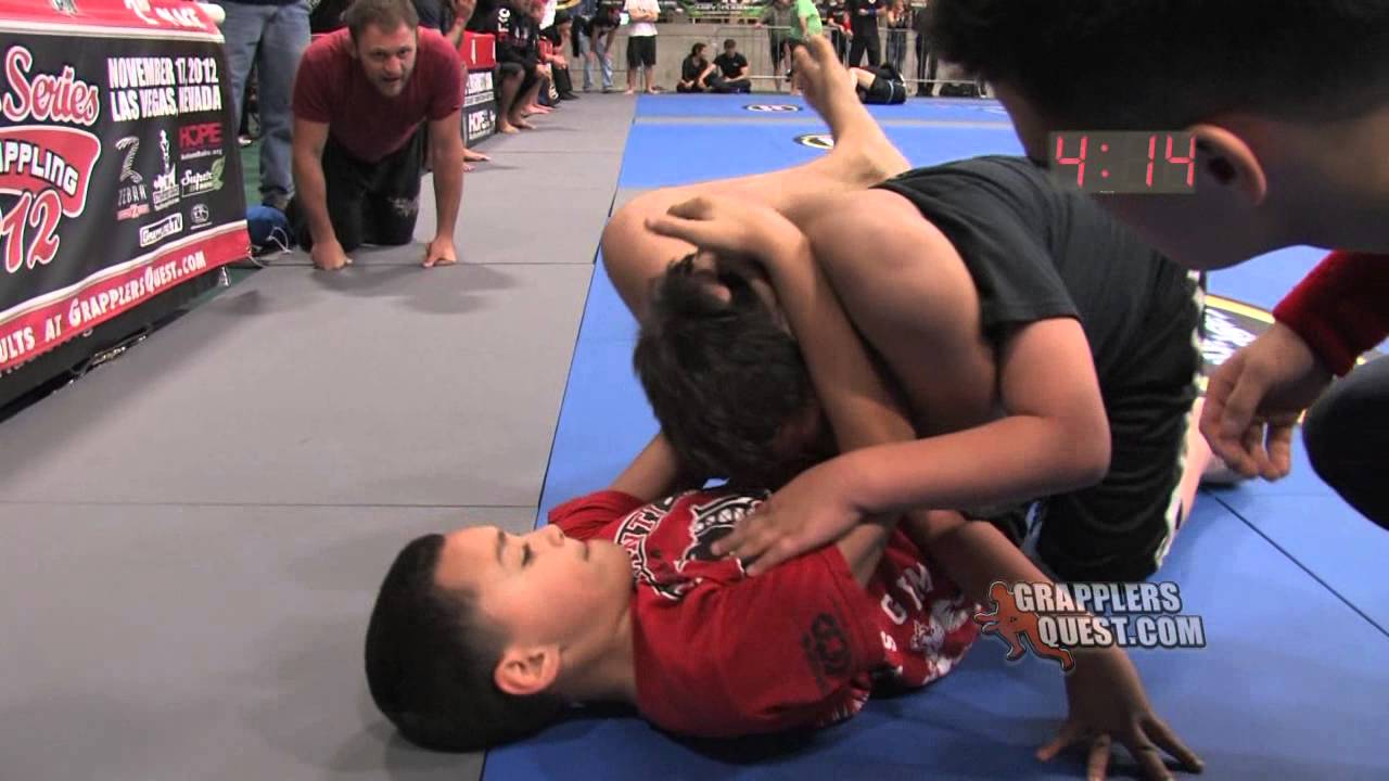 Kids SUBMISSION Jordan Costa vs Matt Marshall at Grapplers Quest World Series of Grappling 2012