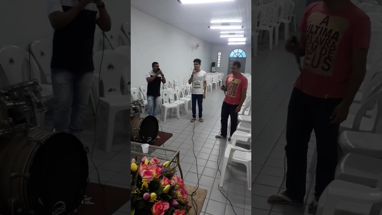 ENQUANTO O IRMÃO ELIEL MAIS JEFERSON LOUVA CLAUDIONOR VAI PREGANDO