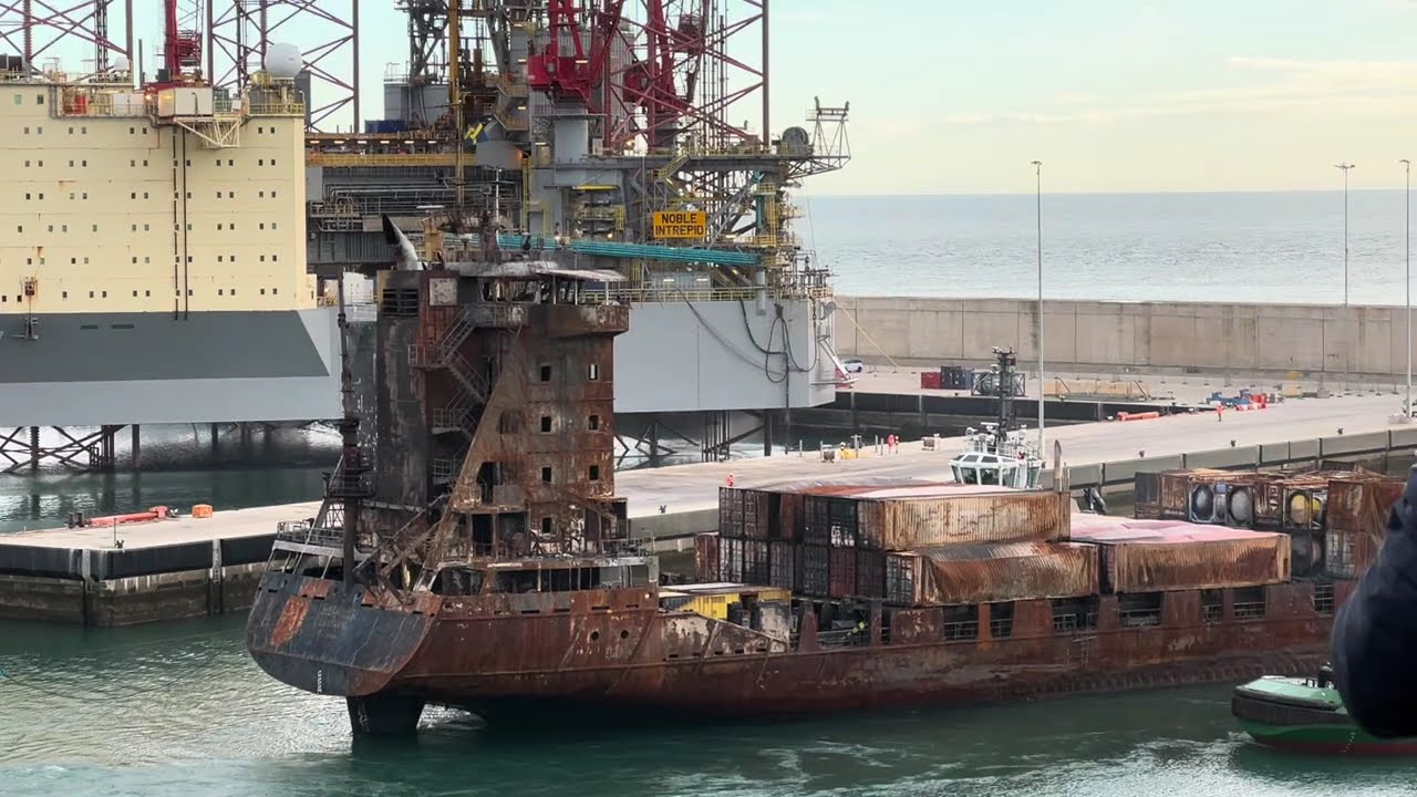 Cargo Ship Solong arrives in Aberdeen to a Crowd of Ship Spotters 28/03/2025
