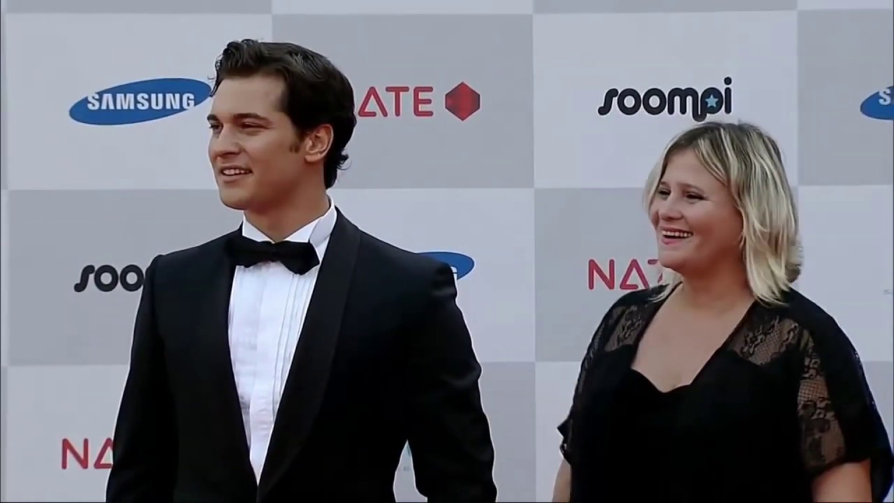 Cagatay Ulusoy - Awards,Friends Actors and Fans