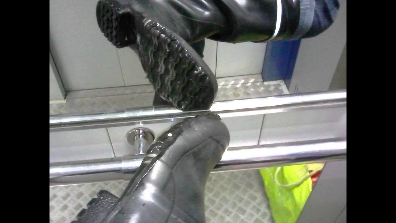 My NOKIAN Kontio classis rubber boots before & after wet walking..