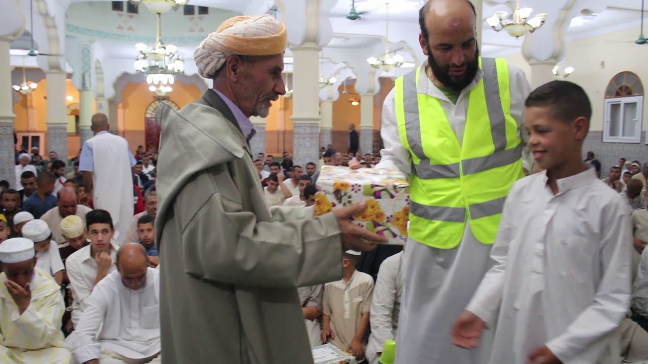 غليزان: شااهد حفل تكريم  طلبة حفظة كتاب الله بمسجد الرحمة بقرية السمار
