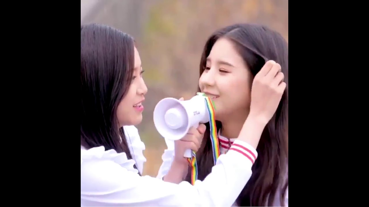 is heejin dating with loona¿ 😳😳