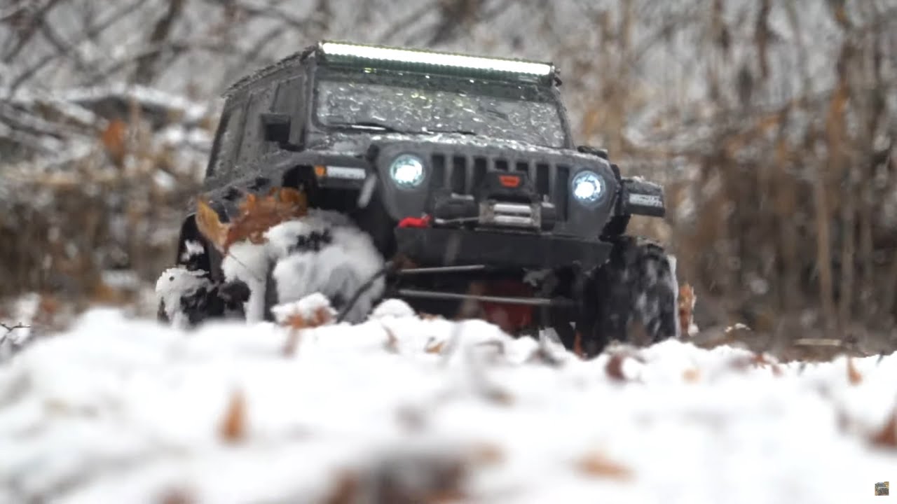 1/10 Scale SCX10-III | Jeep Rubicon JL | Off-road adventure in the snow