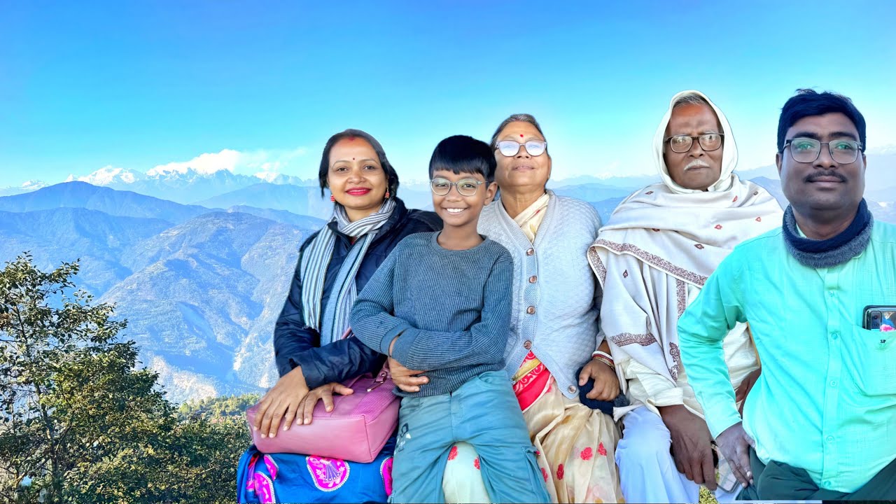 পাহাড়ের এই জায়গাটা যেন একটুকরো পহেলগাঁও!এখান থেকে কাঞ্চনজঙ্ঘার রূপে মুগ্ধ হলাম।এখানেই লাঞ্চ সারলাম