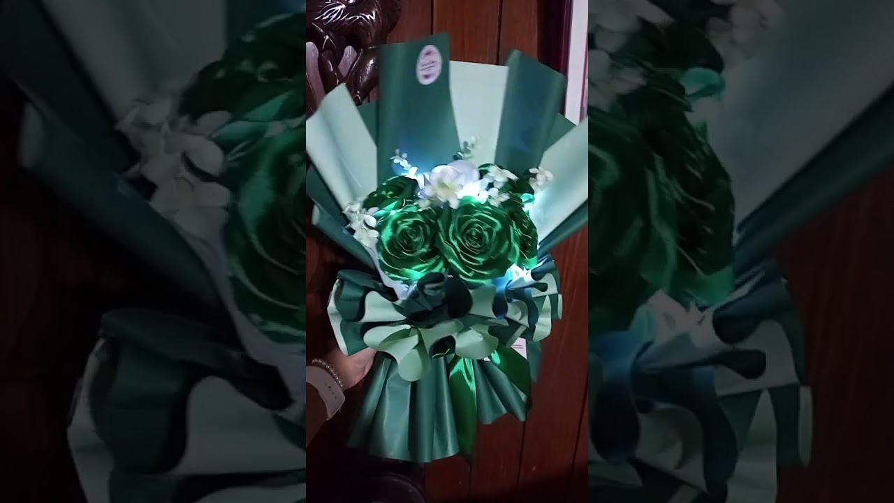 Customized green satin rose bouquet 💚💐THANK YOU🥰#satinbouquet #fleurdemiya #butterflybouquet