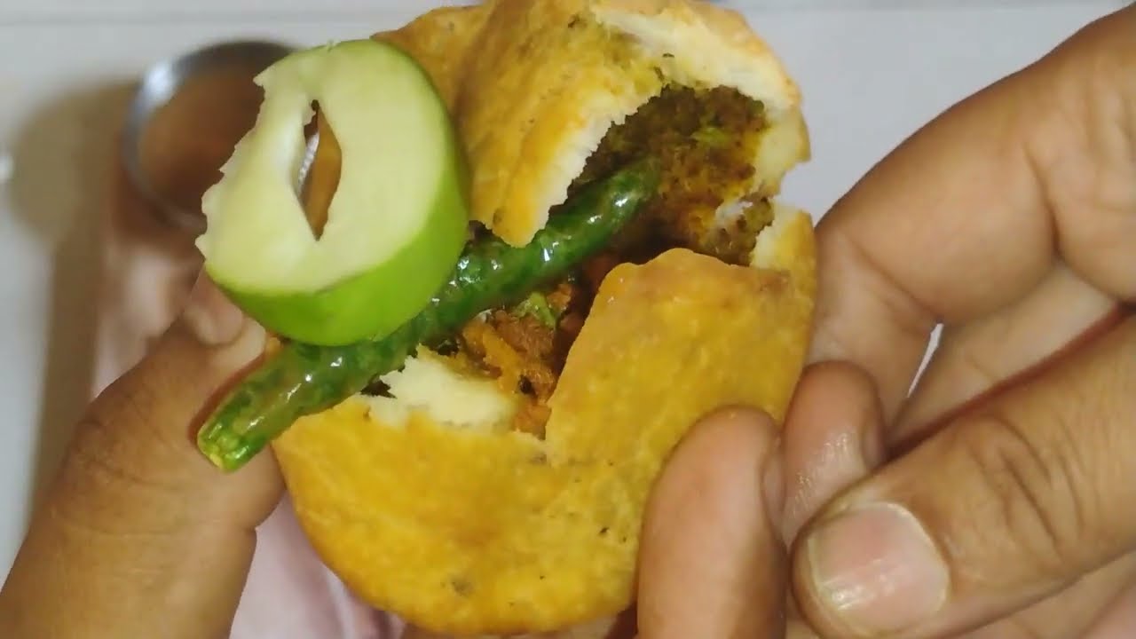 स्वादिष्ट मटर कचौड़ी🤤😋 मुंह में पानी आ जाए  देखतेही#Dayly coocking Hemlata # लाजवाब कचौड़ी  रेसिपी #