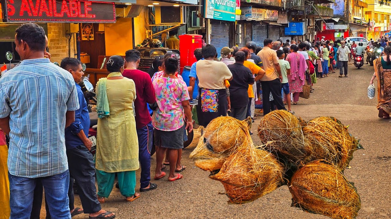 5 COCONUTS @ Rs 10/ Social Worker Yogesh Kelkar Sold COCONUTS At Two Rupees Each In Mapusa! 