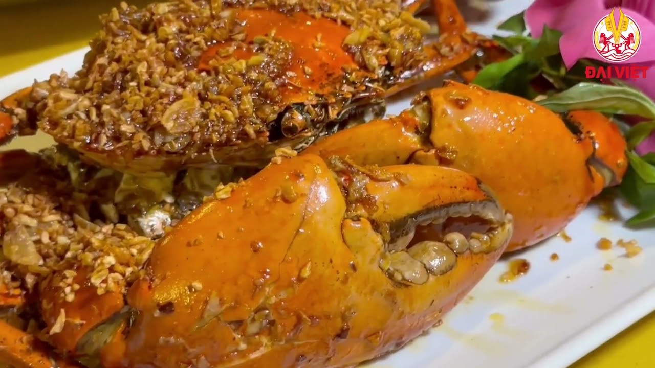 Yummy Crab in Vietnamese seafood restaurant Bui Vien walking street #DaiVietBuiVien