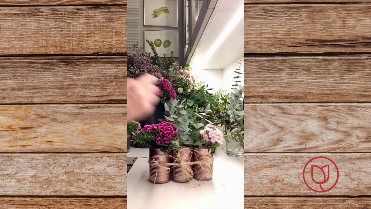 Flores en lata: clavel del poeta y crisantemos