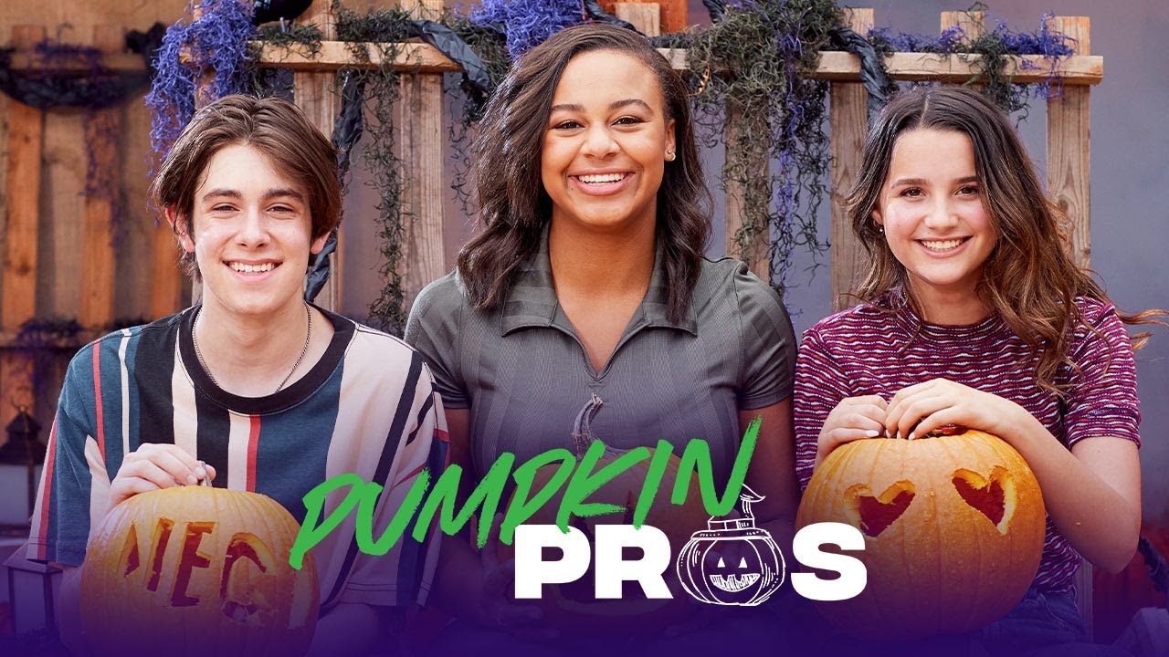 PUMPKIN PROS | Halloween Pumpkin Carving Challenge with Annie, Diego & Nia
