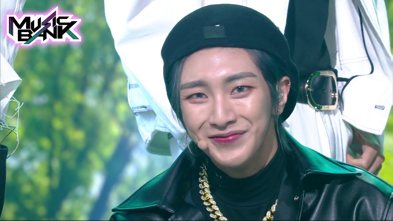 B.I.G(비아이지) - FLASHBACK (Music Bank) | KBS WORLD TV 211210