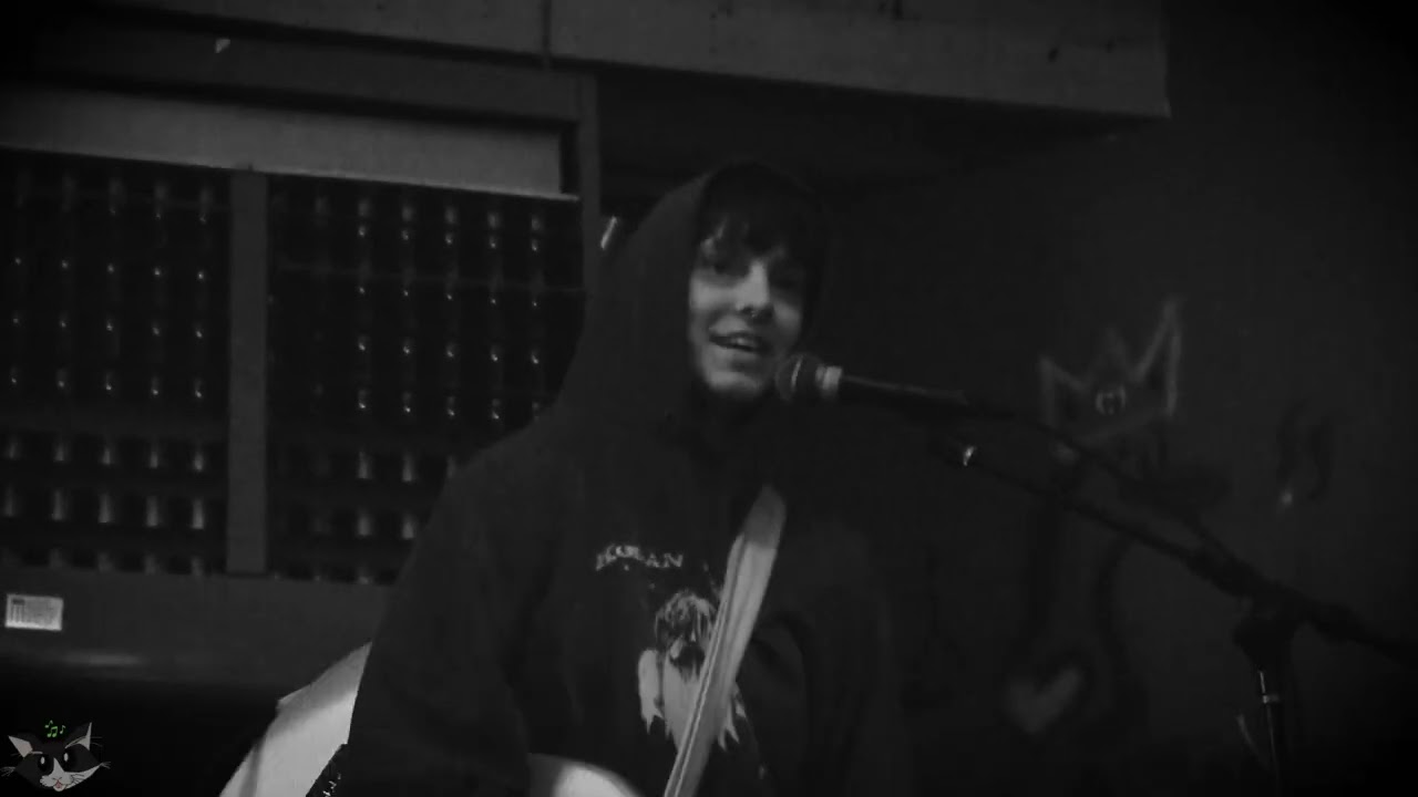 Flora in Silence Live at Sly Grog Lounge