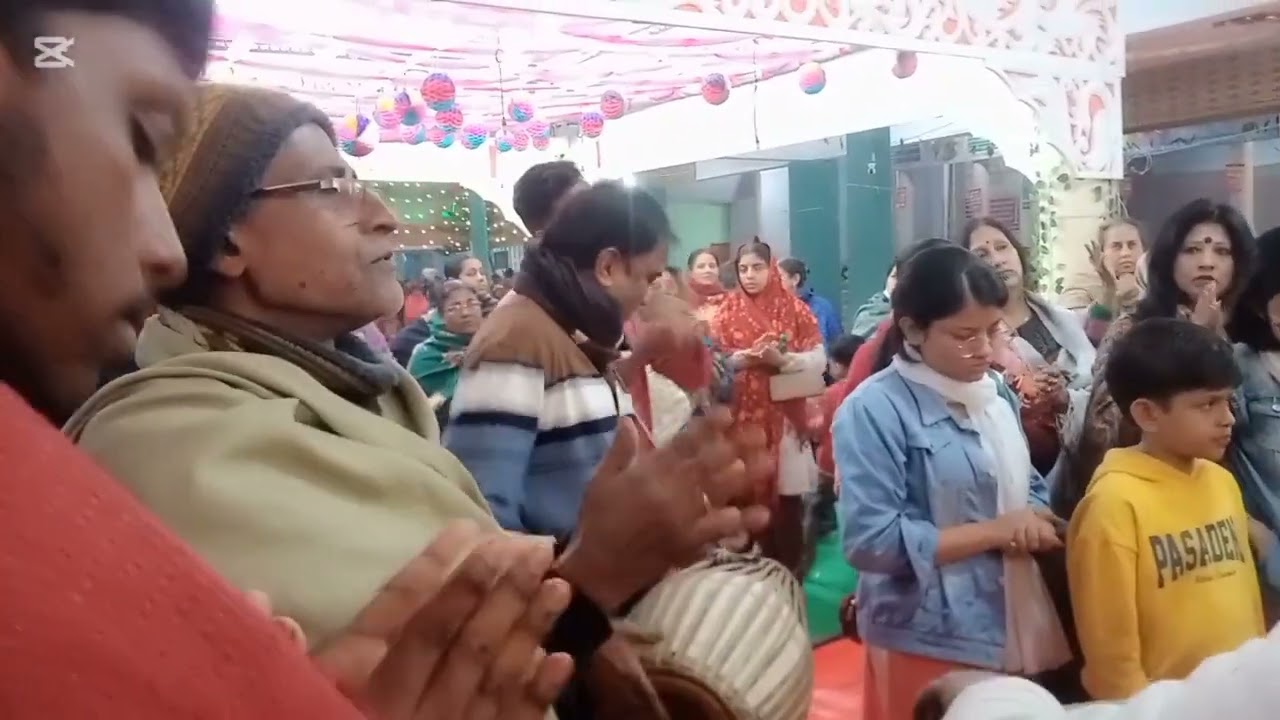 বৃন্দাজিকে পরিক্রমা।এর পরের ভিডিওতে ভাগবত পাঠ দেখতে পাবেন।