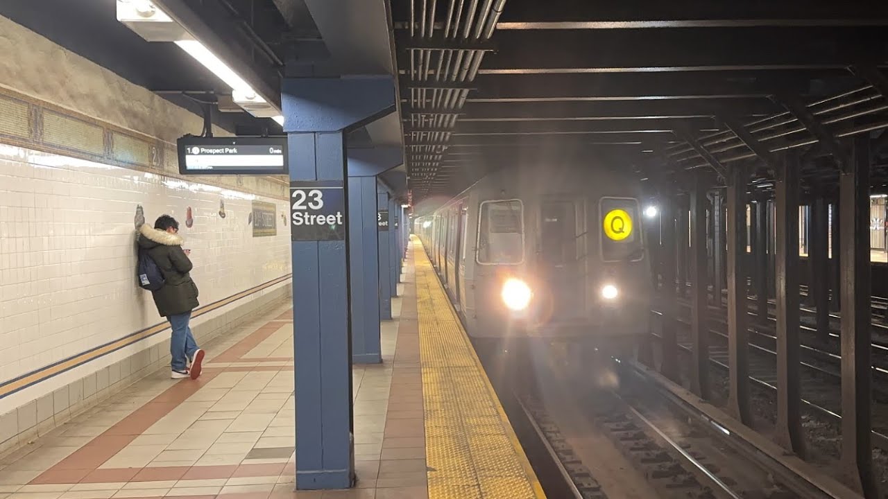 R46/R68/R68A/R160 N,Q,R Local/Express Trains At 23rd Street