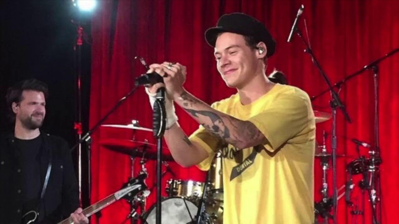Harry Styles ♪ - Two Ghosts (2017) - LIVE (Nova's Red Room)