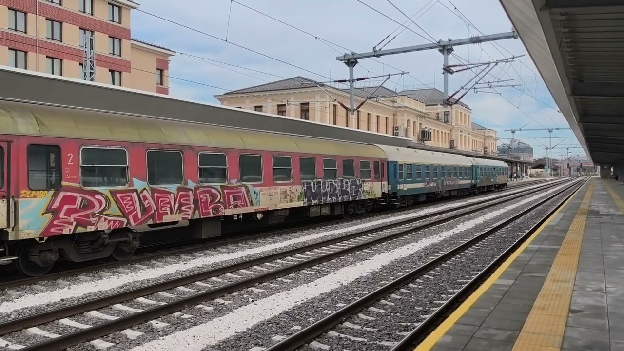 БВ 8610 Бургас - София заминава от ЦГ Пловдив с локомотив 80052 Цар Иван Асен втори 