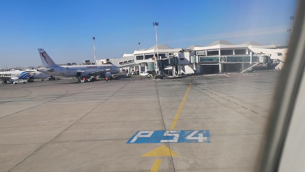 A320 Tunisair  landing  at  Tunis Carthage