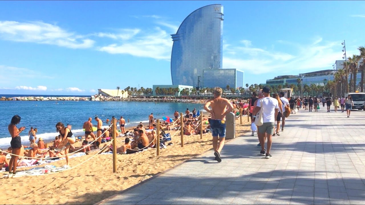 Barcelona Beach Sunday Walk along Sant Miquel & Sant Sebastian in August 2021