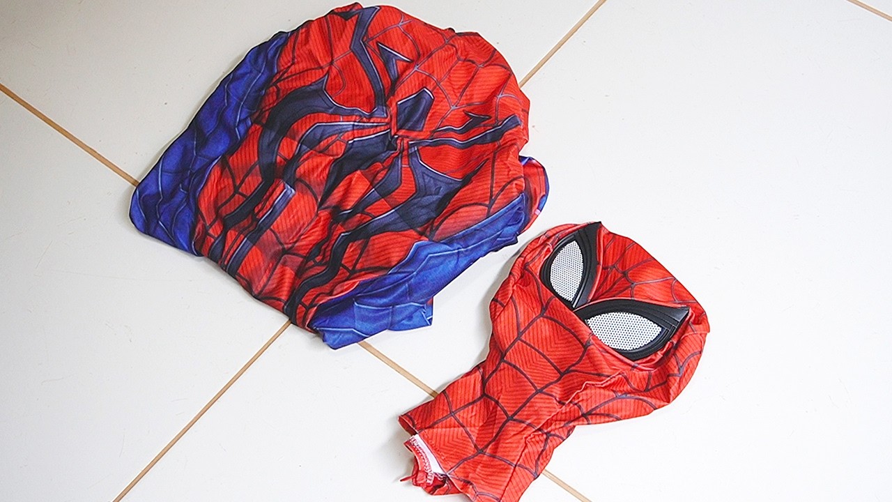 Unboxing Marvel Rivals Spider-Man Costume