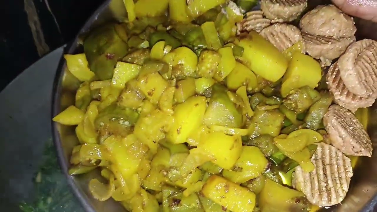 আপনারা এই ধরনের বড়া কখনো খান নি || আলুর পাতার বড়া এই বোথা শাক || Sangeeta Ritakitchen 
