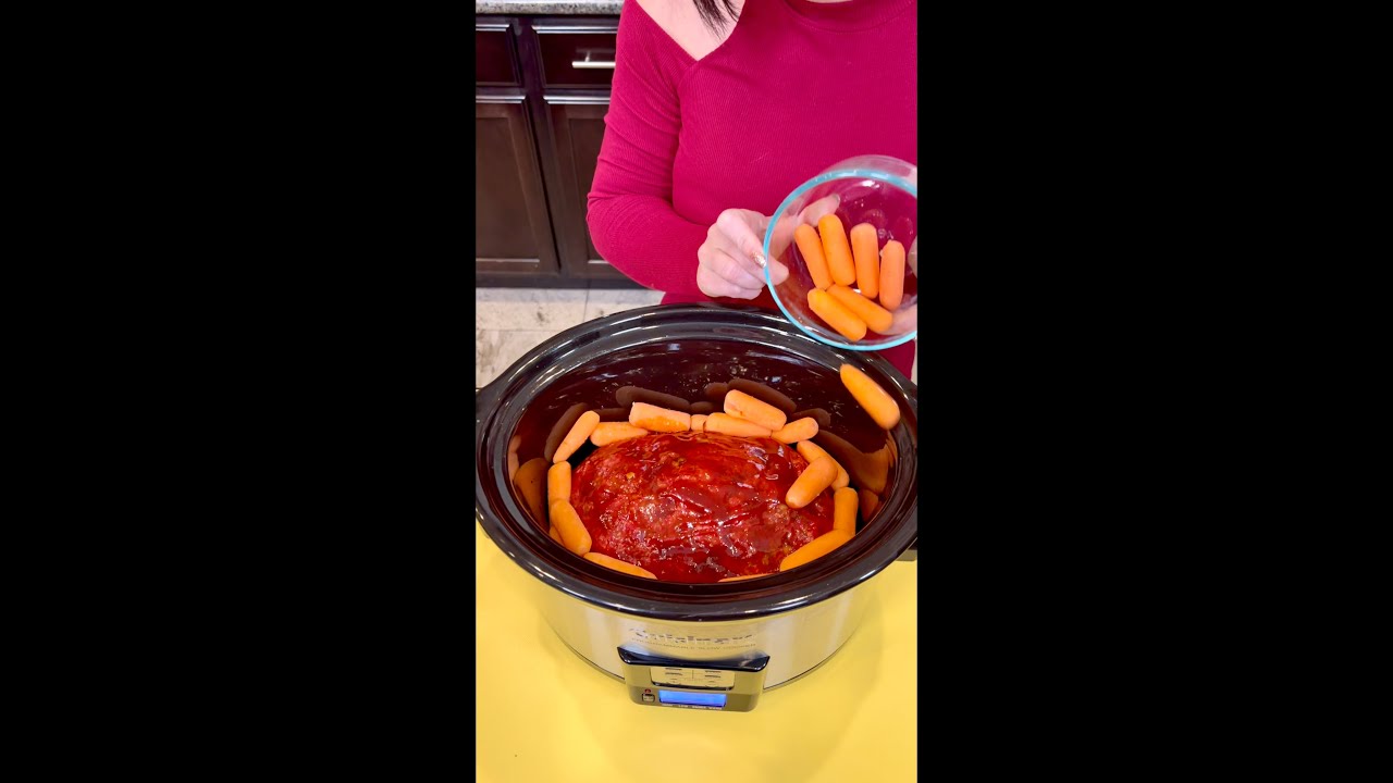 Простой мясной рулет в горшочке!