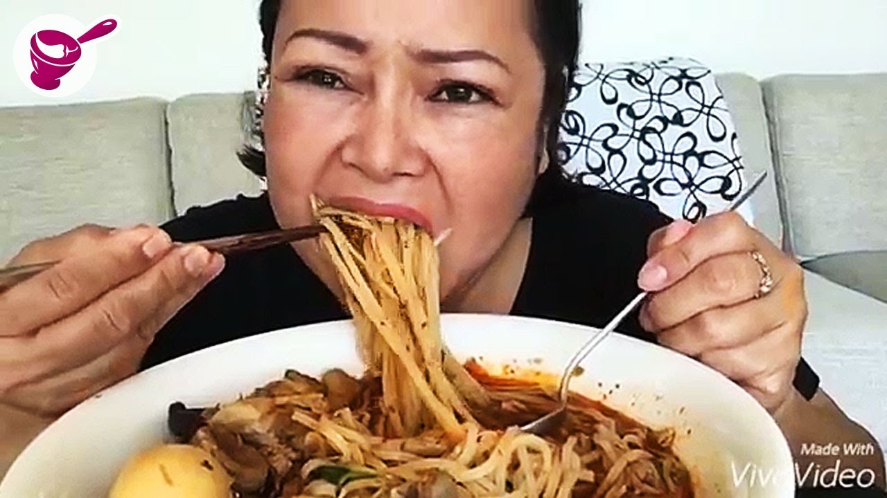 Тайская лапша с куриным супом