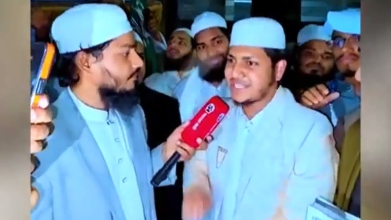 রিক্সা গজল গেয়ে ভাইরাল করলেন জুবায়ের আহমেদ তাশরীফ। মামুনুল হক সাহেব হুজুরের সাথে জুবায়ের আহমেদ ।