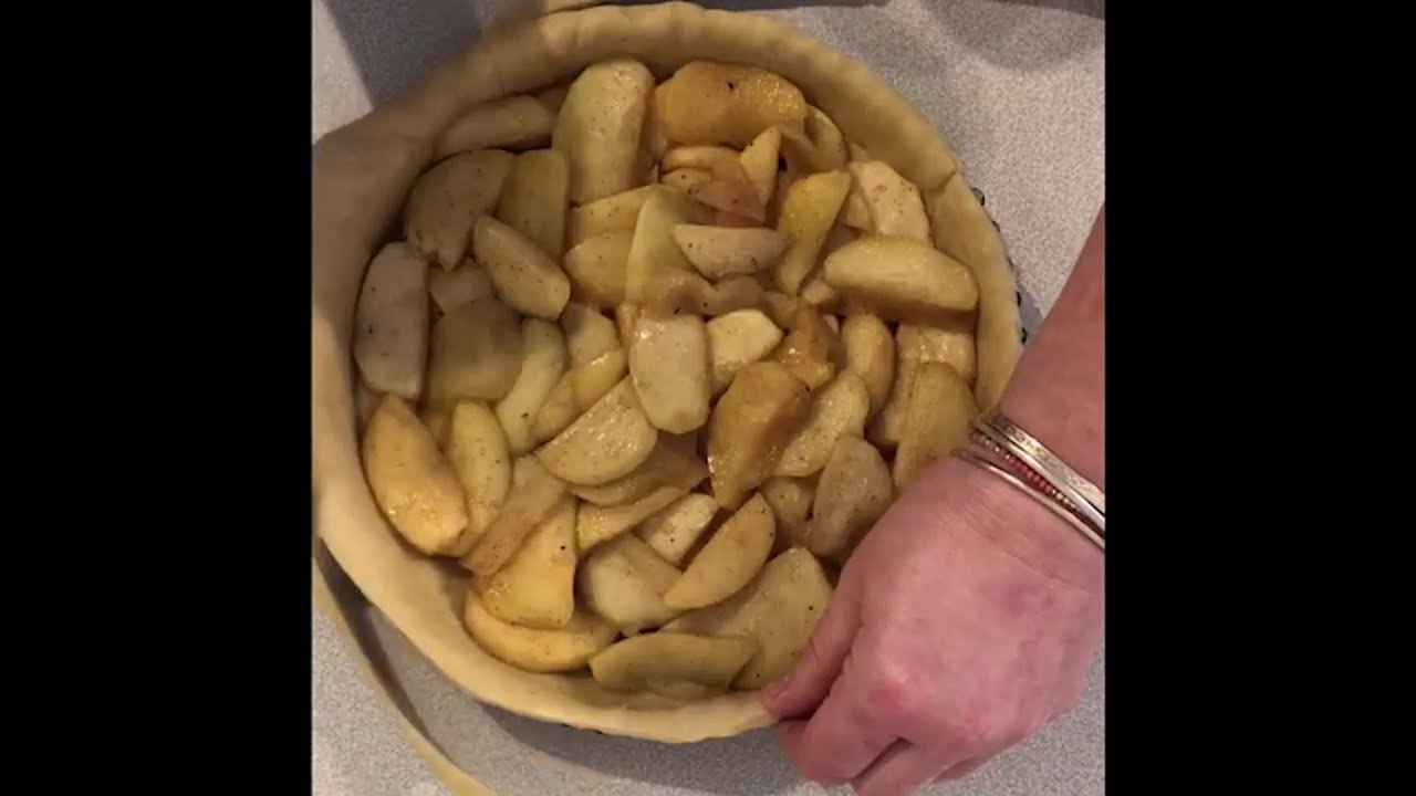 SALT Kitchen apple pie
