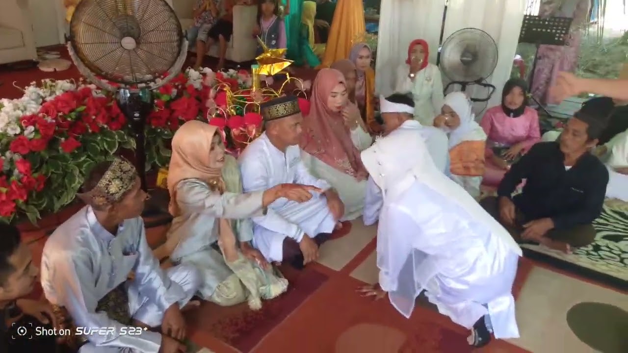 Sungkeman setelah akad nikah