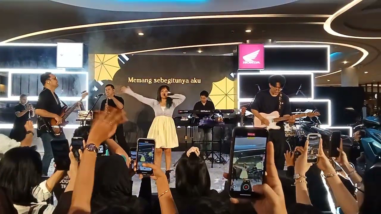Acara regional launching motor Vario125 Honda menyanyi di center atrium gaia bumi raya city mall 