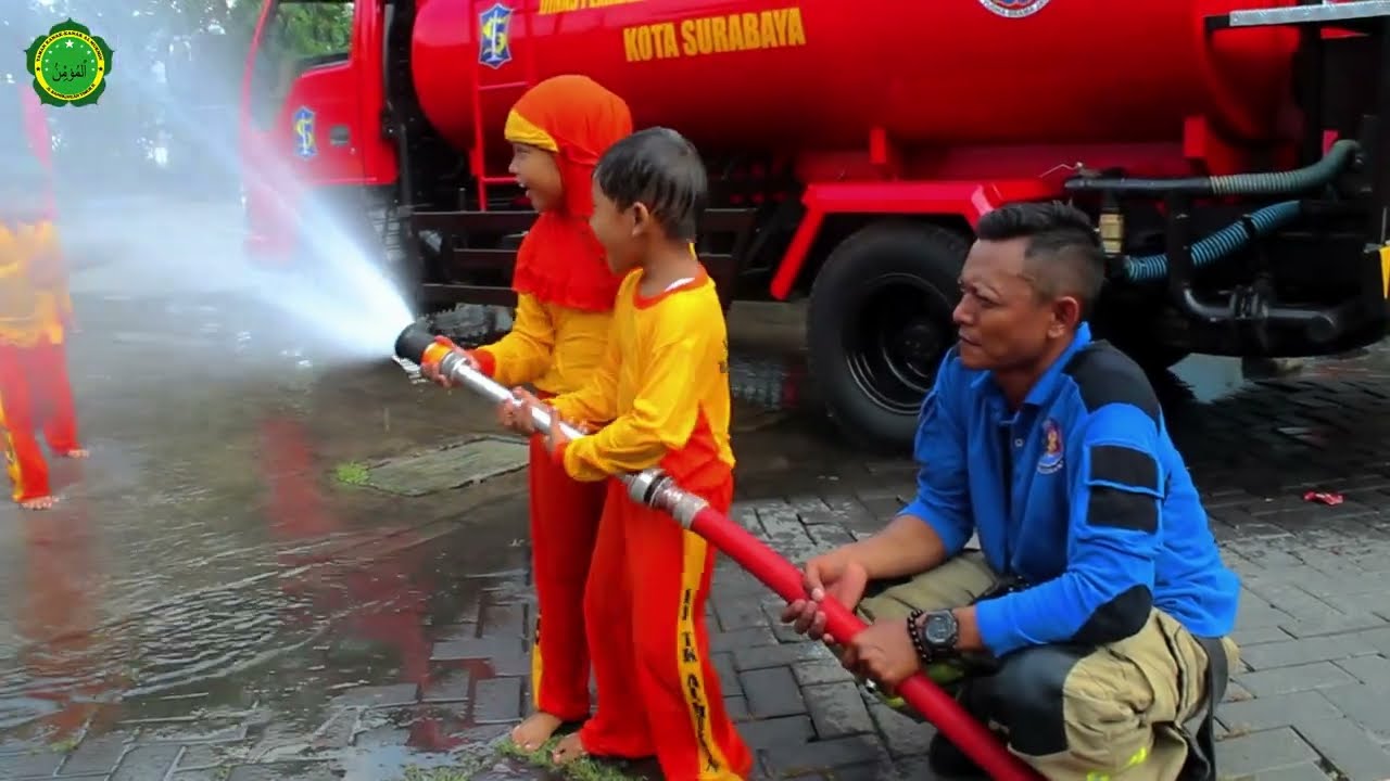 KUNJUNGAN PEMADAM KEBAKARAN WIYUNG SURABAYA - TK AL MUKMIN BANGKINGAN