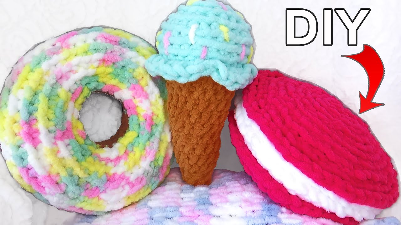 Arm knitting | Knitted pillow | DIY room decor