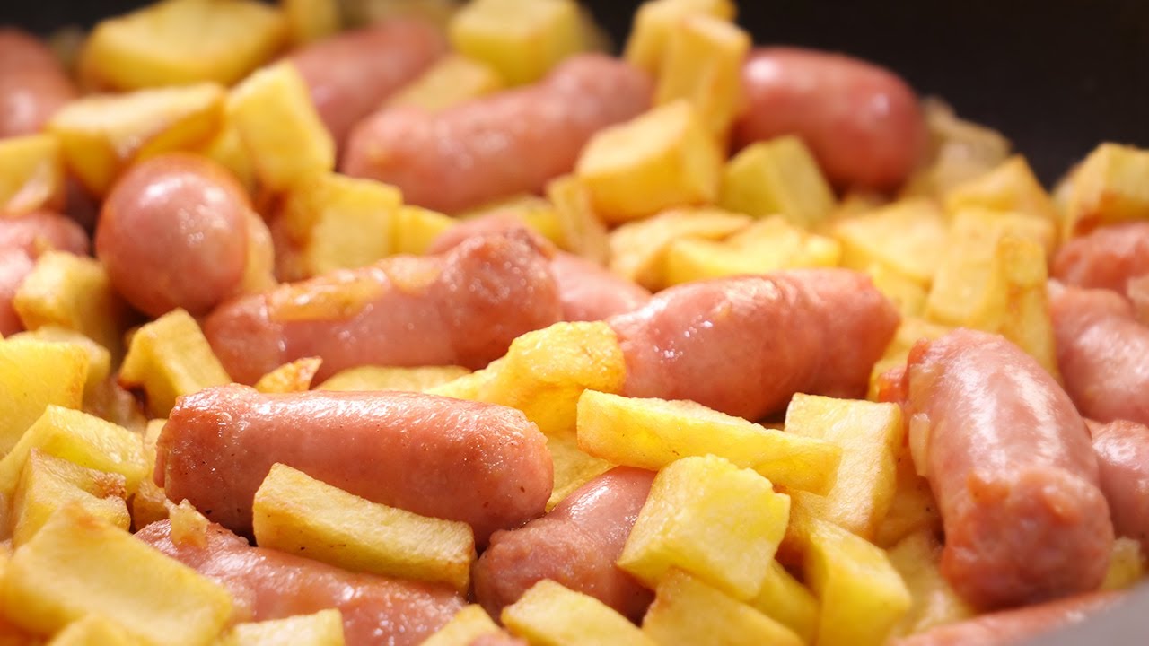 Salchichas al Vino con Patatas | Receta muy Fácil, Rápida y Deliciosa