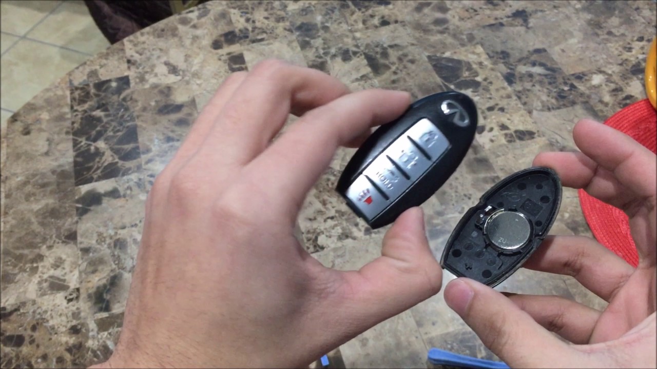 HOW TO REPLACE/CHANGE A KEY FOB BATTERY!  INFINITI G37