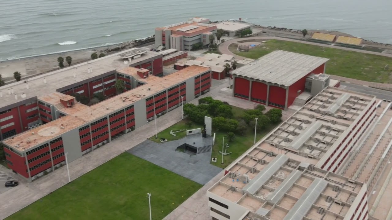 Sobrevolando la punta Callao. lima Perú