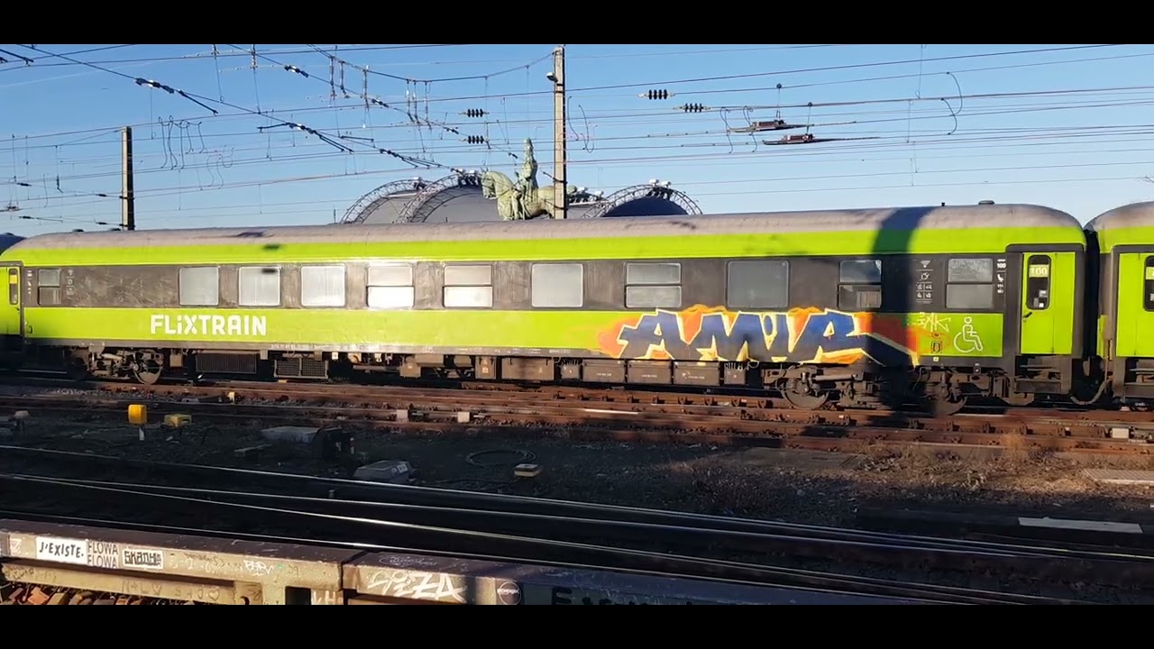 Trains and modeltrains at Central station Cologne-Koln🚂🚃🚃🚃🇩🇪