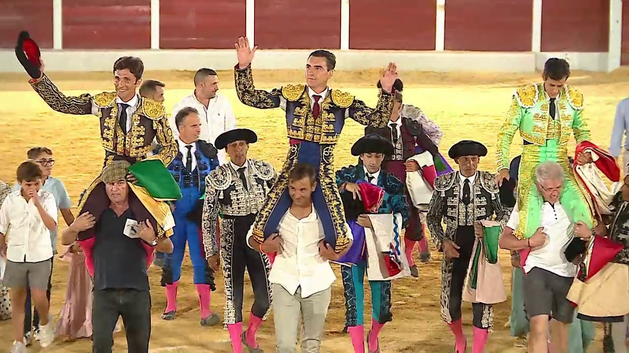 CORRIDA de TOROS desde Ubrique (C&aacute;diz). Toros de Adolfo Mart&iacute;n. S&aacute;bado 13 de Septiembre de 2025