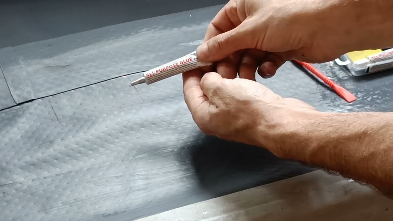 Repairing a hole on my Itiwit X500 inflatable kayak.