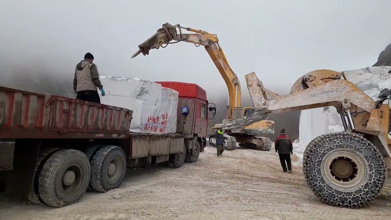 بارگیری داشتیم. یک🚛چه سنگ کلانی🥰😍🇹🇯🇹🇯