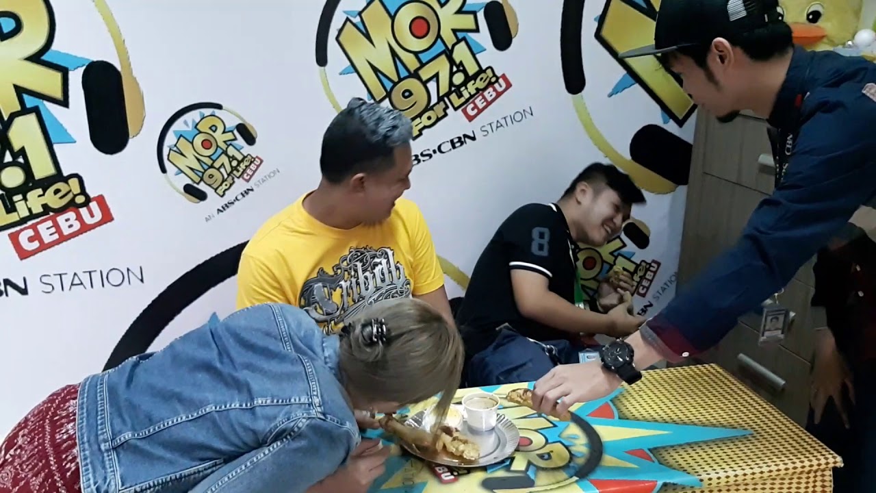Ngohiong-Eating-Challenge with the MOR Cebu DJs #Turagsoy #Rick #JamesSpiderKaka #JackyG