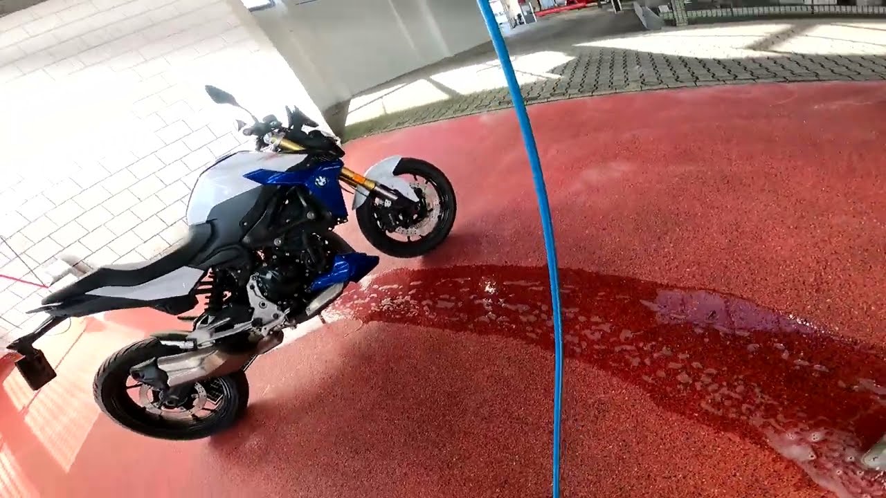 ROTTERDAM SHORT NIGHTRIDE BMWF900R VS KWASAKI ZX6R WIH LOUD PIPE