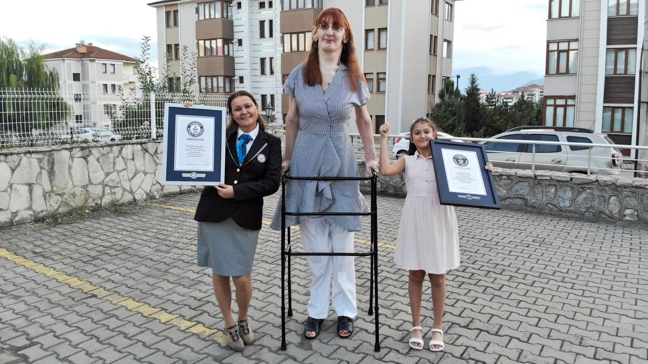 World´s tallest woman / Umugore Muremure Kurusha Abandi Bose Ku Isi Rumeysa Gelgi
