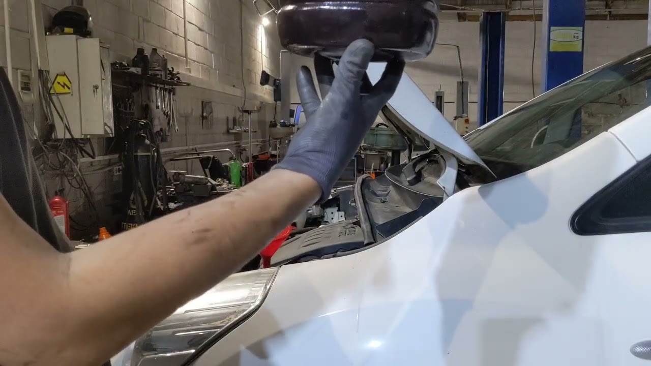 Полная замена масла в вариаторе Toyota Verso.