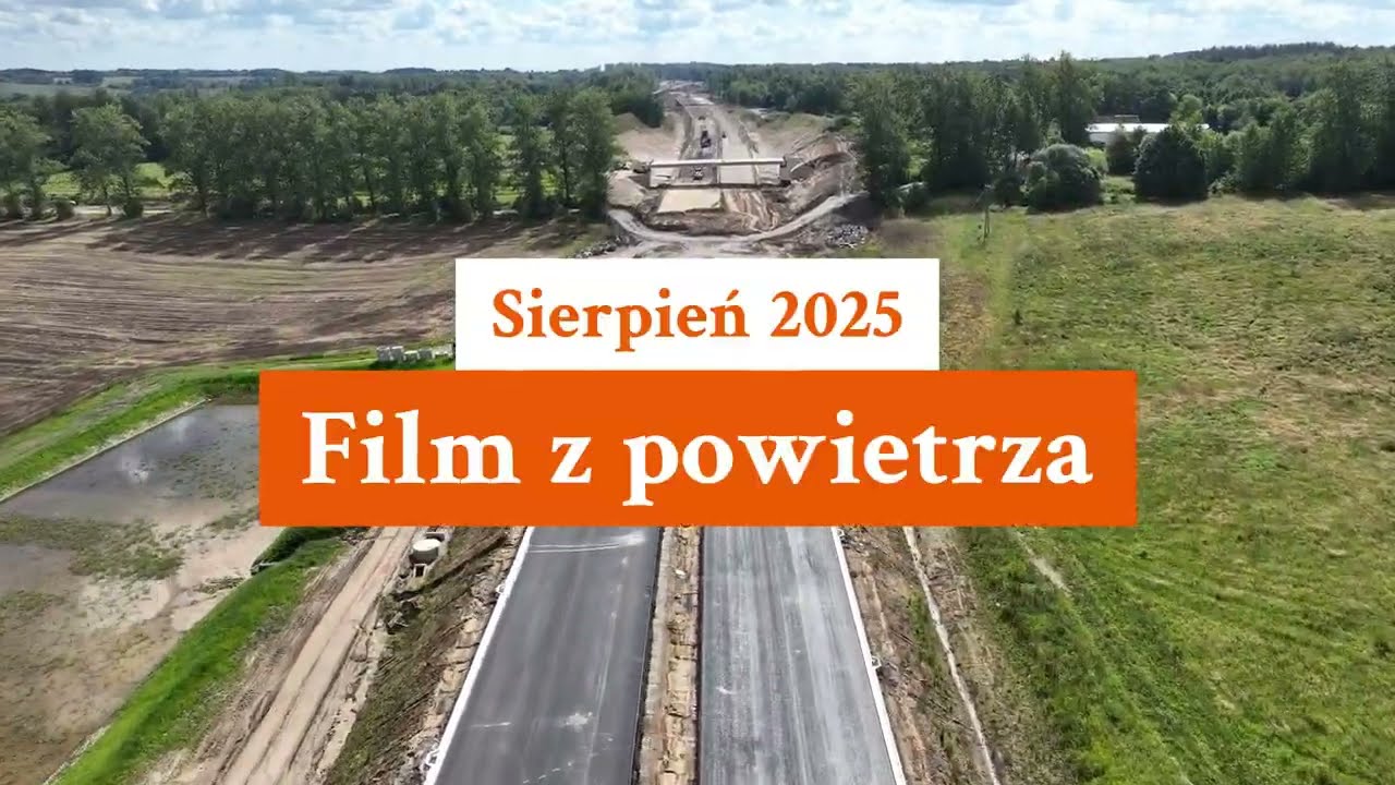 Film z powietrza. Budowa drogi ekspresowej S11 Bobolice – Szczecinek. Postęp prac, sierpień 2025.