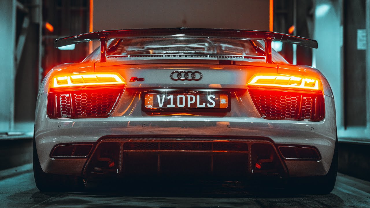 Photographing A V10 AUDI R8 for 14 minutes. (35mm + 65mm f/2.0 Sigma)
